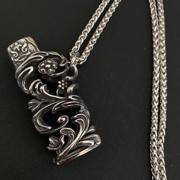 Heavy Gothic 라이터 케이스 목걸이