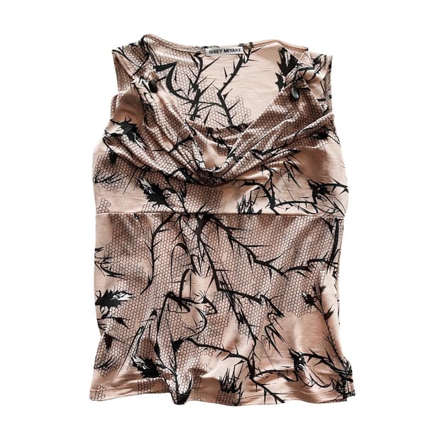 ISSEY MIYAKE button detail sleeveless