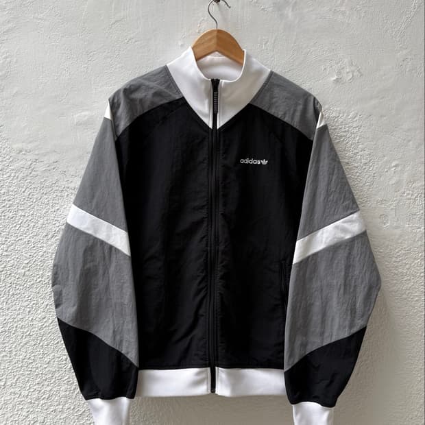 아디다스 EQT 바람막이