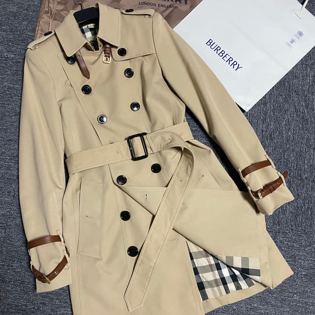 드레스룸정리, 퀸즈버로우 허니 컬러 버버리 레더 스트랩 트렌치코트