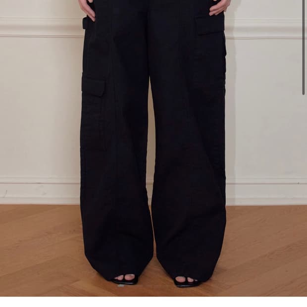 BUTTON FLY STRAP PANTS, BLACK