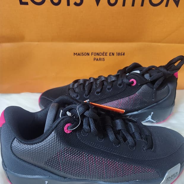 나이키 조던 루카 .77 PF 블랙/핑크 265mm 새상품판매합니다.