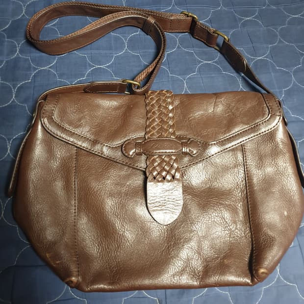 DAKOTA 빈티지 레더 버클버튼 숄더백 다크브라운