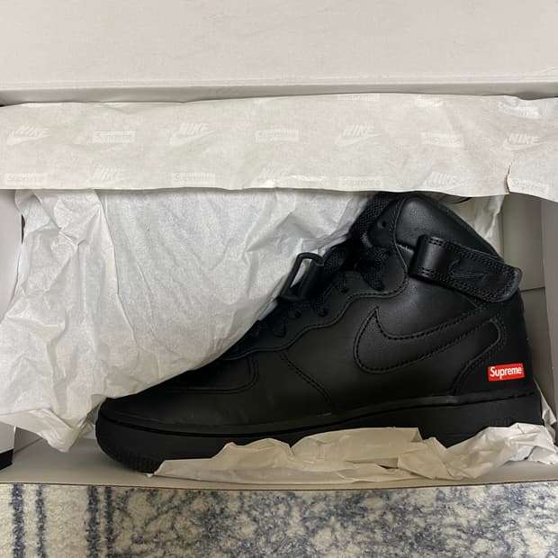 나이키 슈프림 에어포스 미들 블랙 6(240)사이즈