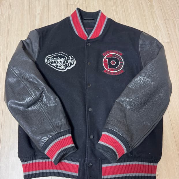 Deus 바시티 자켓