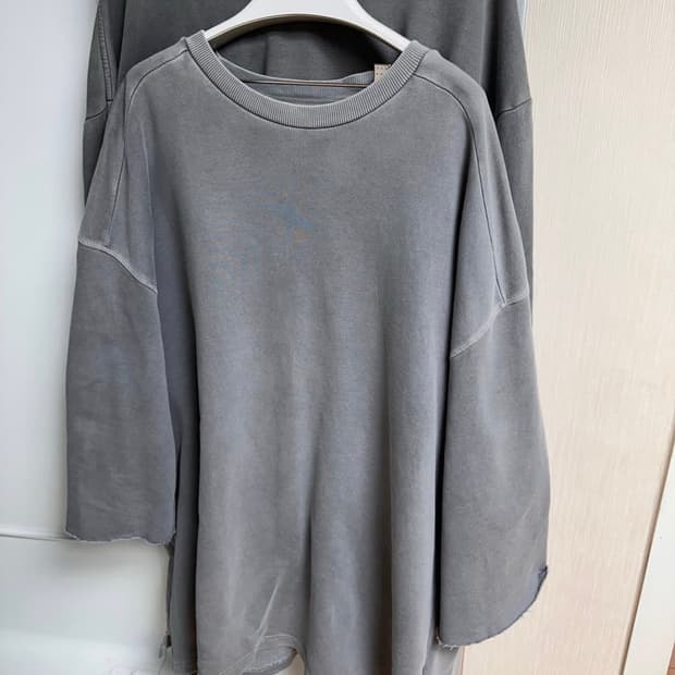 이지 시즌 1 숏, 롱슬리브 캐비어