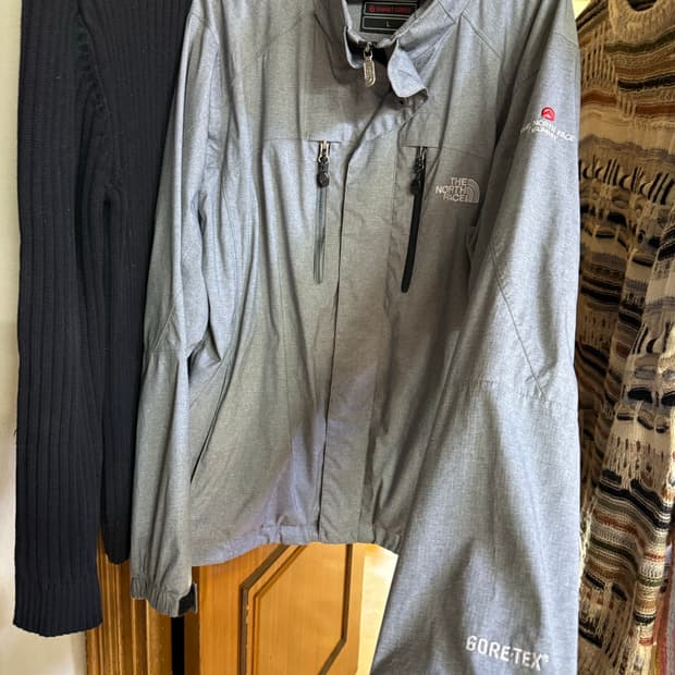 안냐세요 노스페이스 서밋 고어텍스 바람막이 L사이즈 판매합니다(완전이쁨)