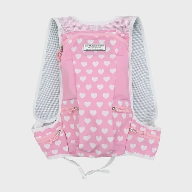 더뮤지엄비지터 메쉬 백팩 핑크 하트