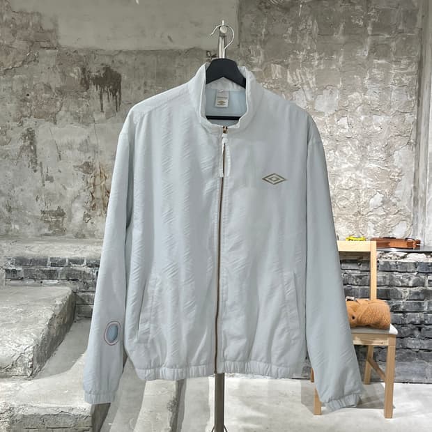 엄브로 x 강혁 화이트 마스 fc 디렉터 프로텍트 자켓