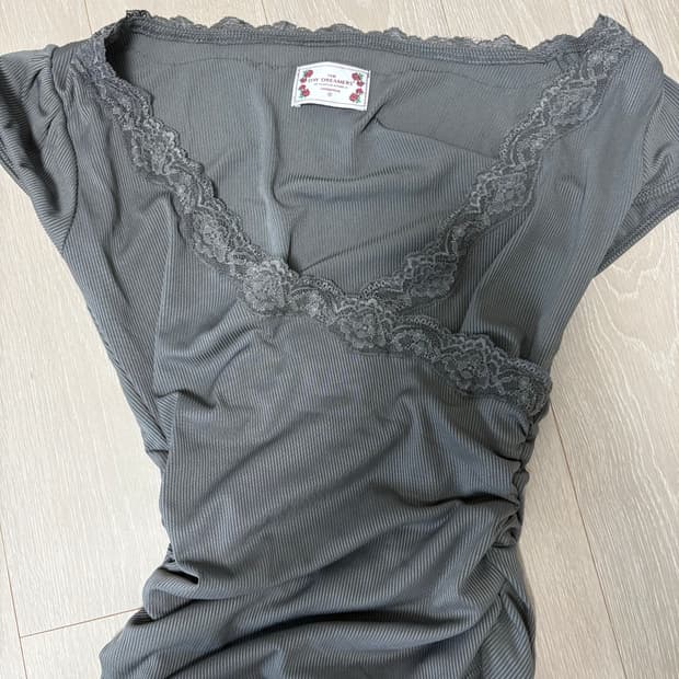 스컬프터 Lace Trim Wrap Tee Charcoal 