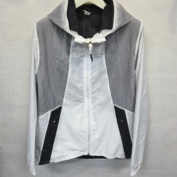 언더아머 여성 싸이클링 경량 바람막이 후드자켓 L