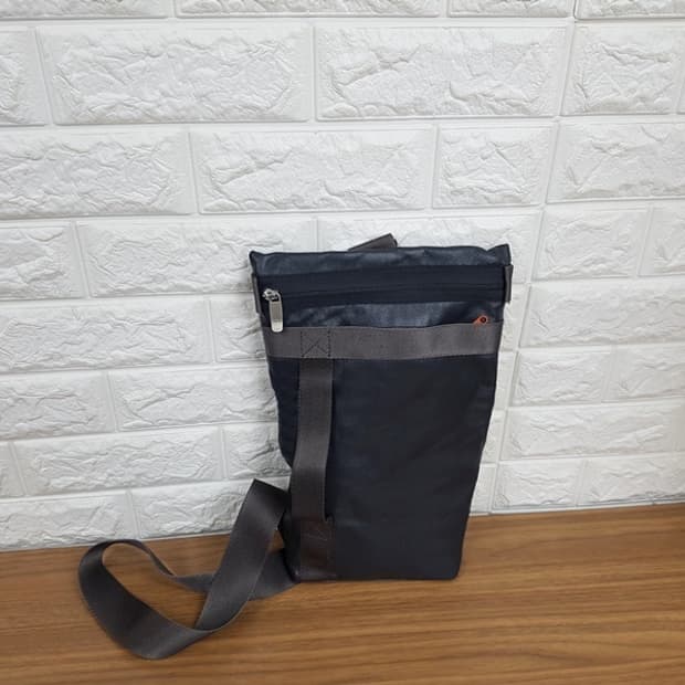 만다리나덕 남성 슬링백 (크로스백)