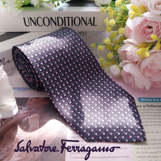 살바토레 페라가모 실크 체리 패턴 넥타이 8.1cm A+등급 K2304
