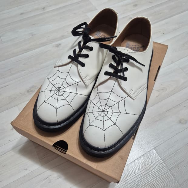 닥터마틴 슈프림 스파이더웹 us8
