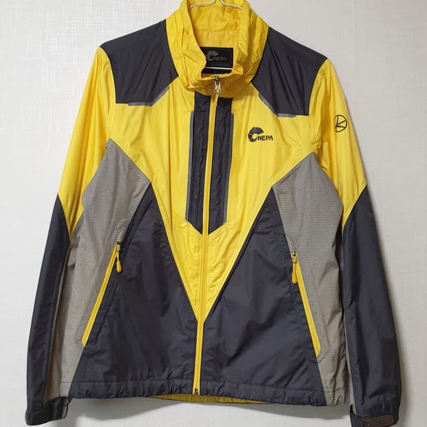 네파 아웃도어 바람막이 95사이즈