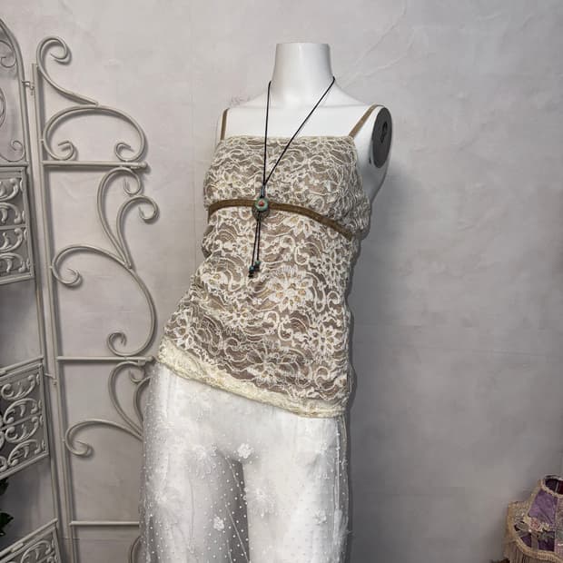 Beige oriental floral lace sleeveless