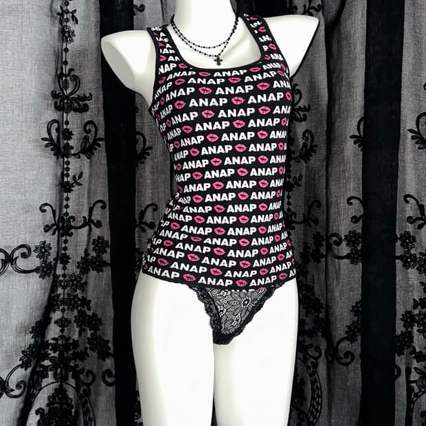 #ANAP black lip print sleeveless