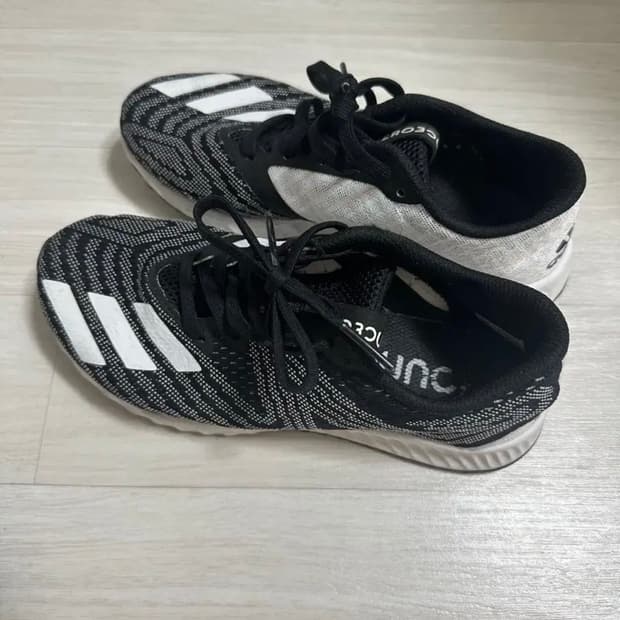 아디다스 에어로바운스 운동화 235  (가격내림)