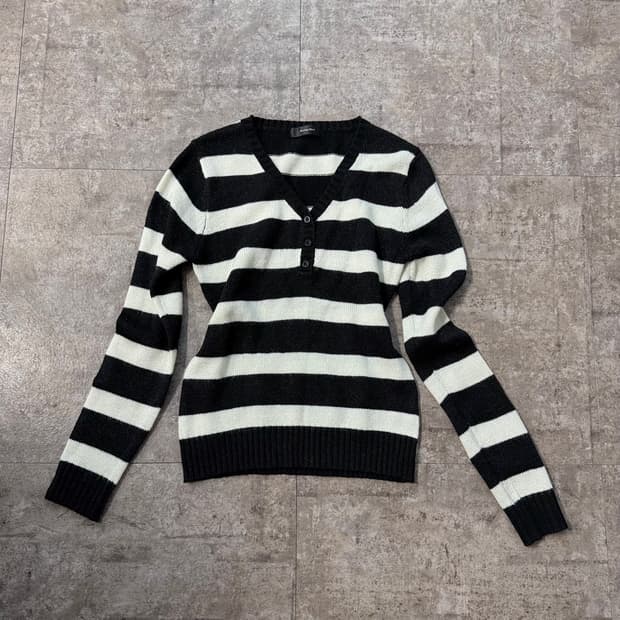 버튼 넥 글리터 니트