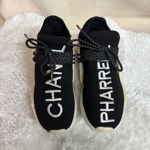 아디다스 샤넬 퍼렐 윌리엄스 협업 Hu NMD 한정판 스니커즈