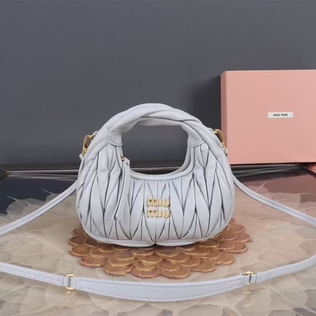 미우 미우 완더 마테라쎄 나파 레더 호보 미니백 콘플라워