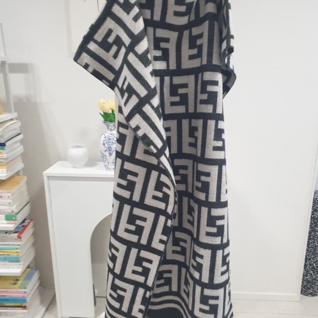 펜디 캐시미어 머플러 겸 숄