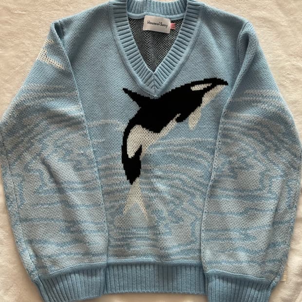 [HouseofSunny] 하우스오브써니 범고래 브이넥 니트