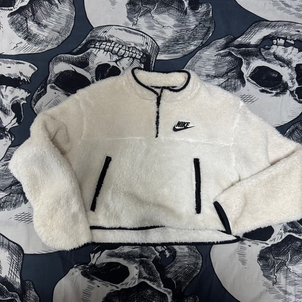 나이키 크롭 뽀글이집업 85 M 사이즈