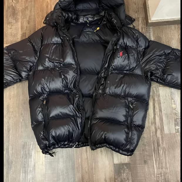 폴로 유광패딩 m사이즈 구합니다