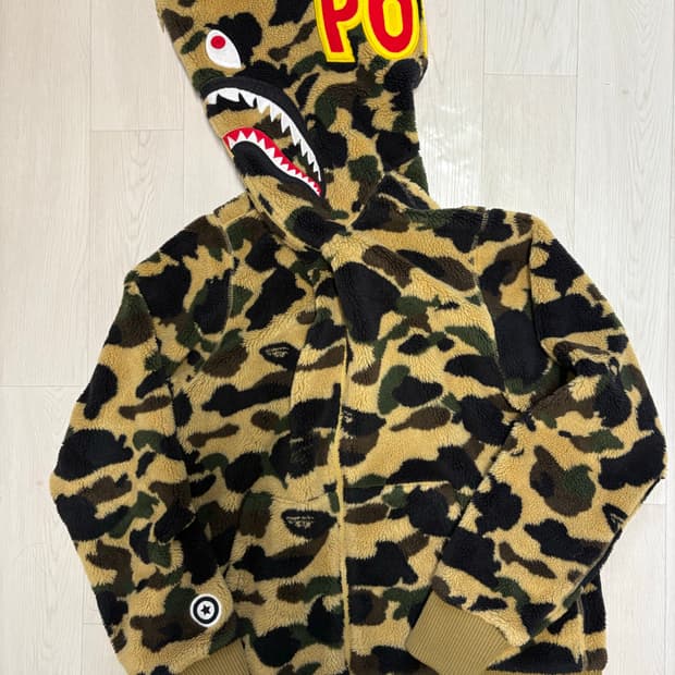 베이프 황계 샤크후드집업 보아털 L 판매합니다