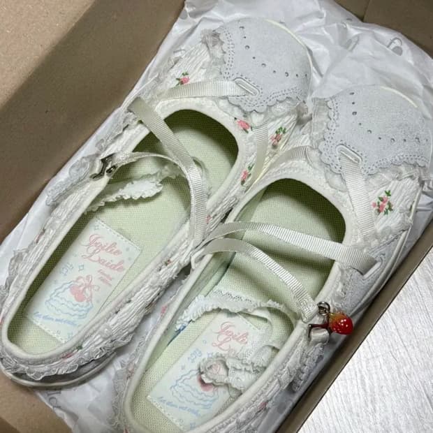 졸리레이드 x 플러피시트러스 로코코 레토 샌들 화이트 235