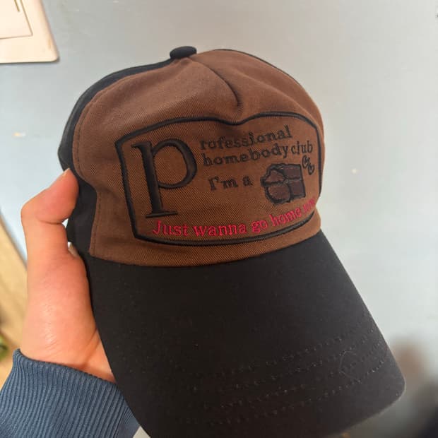 더콜디스트모먼트 모자