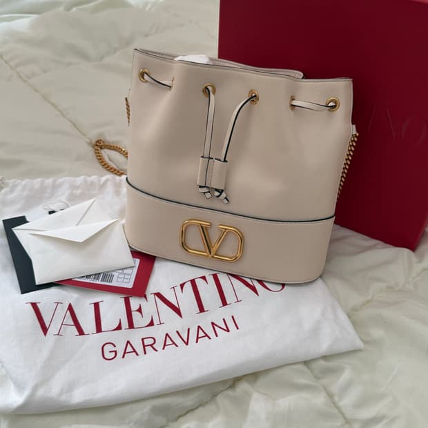 정품 발렌티노 아이보리 버킷백