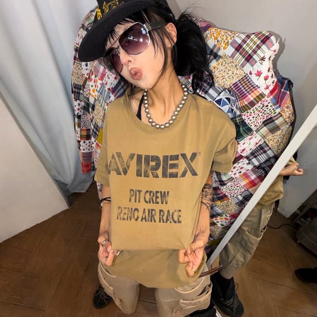 < Avirex Damage Logo T-shirt >