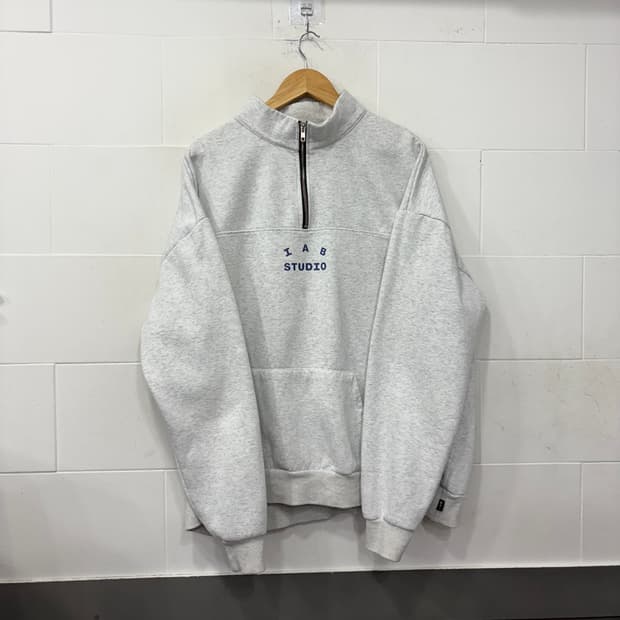 IAB Studio 아이앱스튜디오 반집업 맨투맨