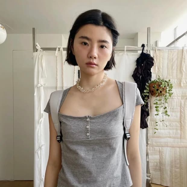 Button Leaf Square T-shirt