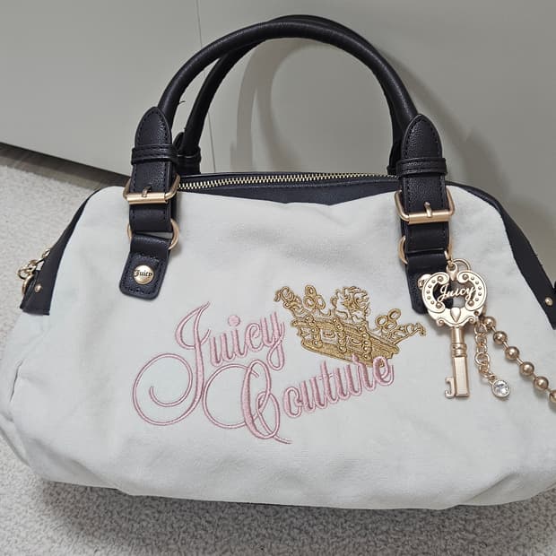 쥬시꾸뛰르 화이트 벨벳 가방 /갸루 y2k