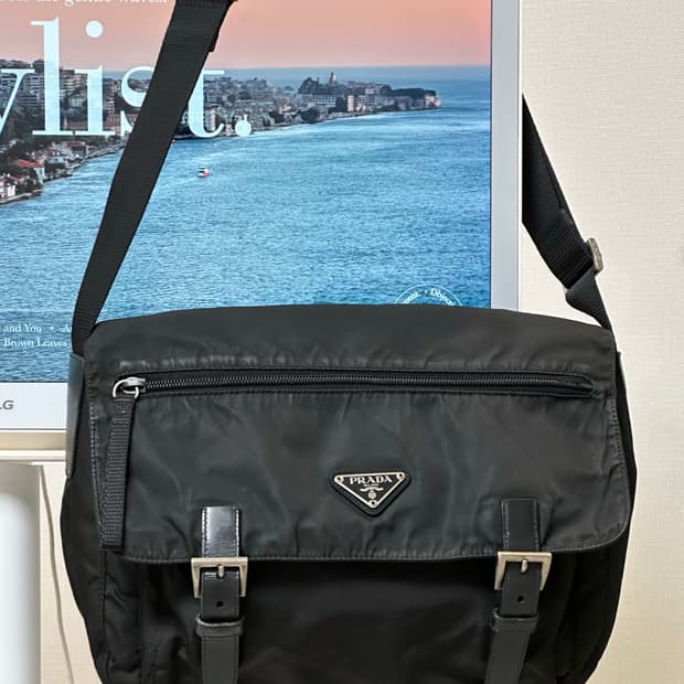 프라다 테수토 포코노 나일론 메신저백