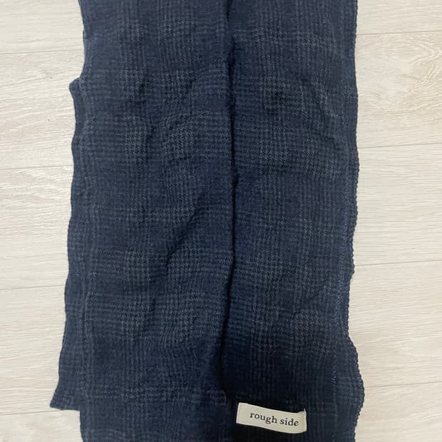 러프사이드 네이비체크 머플러 급처