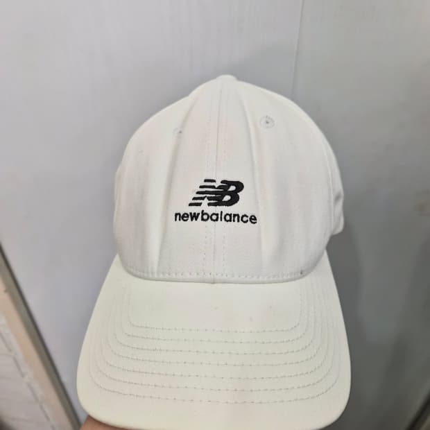 new balance 뉴발란스 볼캡 모자! 깔끔한 디자인 볼캡~