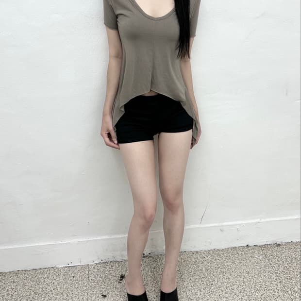 Gladys unbalanced crop short sleeve