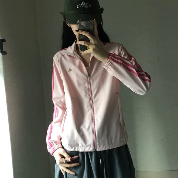 아디다스 연핑크 삼선 바람막이
