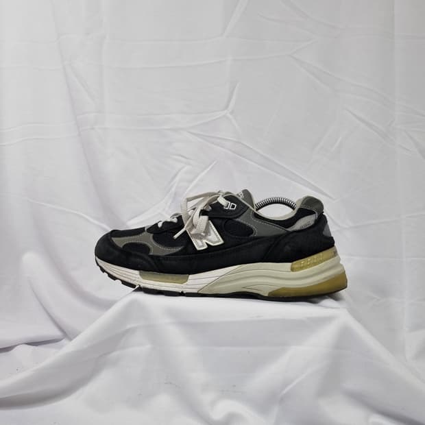 275 뉴발란스 992 USA 블랙 그레이 스니커즈
