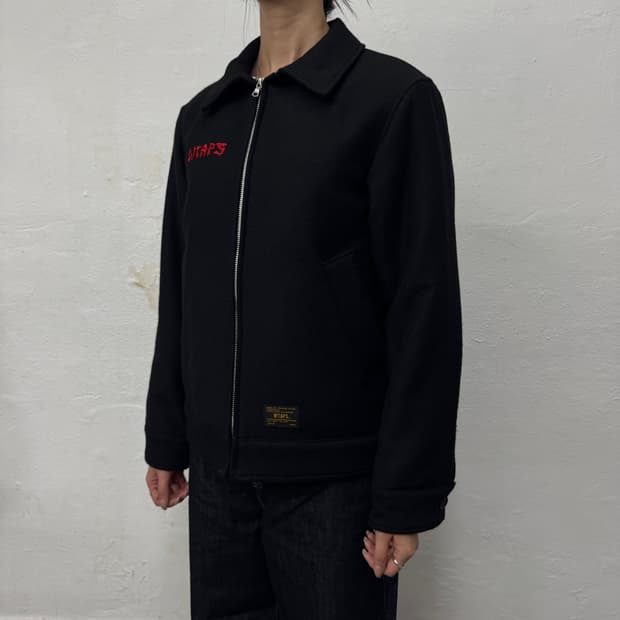 더블탭스(WTAPS) 16fw 블랙컬러 양면 자수로고 울 혼방 투어 자켓