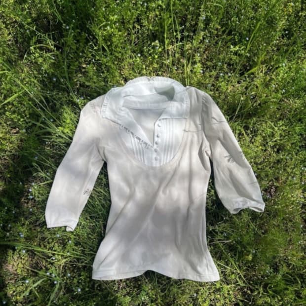 흐프이 리리우 블라우스 차콜 사진도 찾기 힘들었습니다 