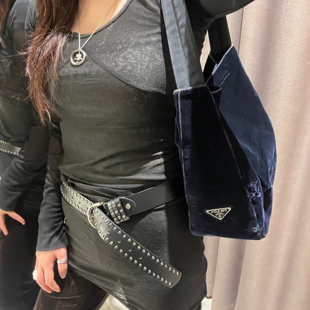 프라다 블루 벨벳 숄더백