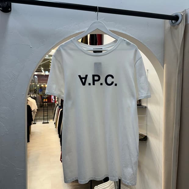 A.P.C. 로고 화이트 반팔티