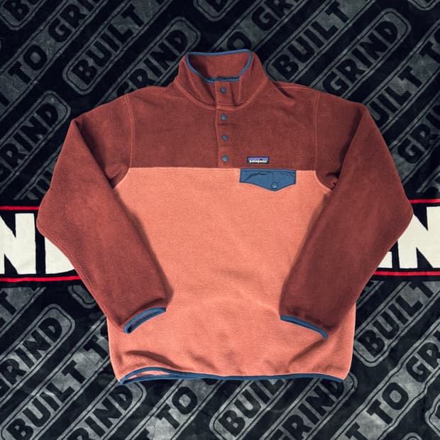 파타고니아 신칠라 스냅 티 풀 오버 살몬 앤 버건디