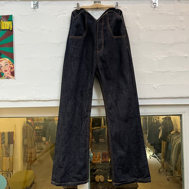 We11done SS24 언이븐 싸이 라이즈 와이드 데님 팬츠