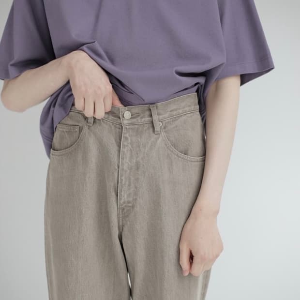 오라리 22시즌 모카브라운 와이드 데님 28 사이즈 팝니다.